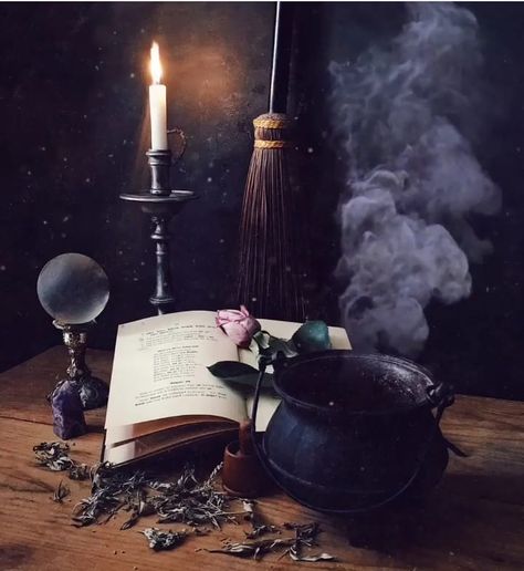 Cauldron Aesthetic, Irish Witch, Witch Cauldron, Fotografi Digital, Magic Aesthetic, Witch Magic, Witchy Decor, Season Of The Witch, Witch Aesthetic