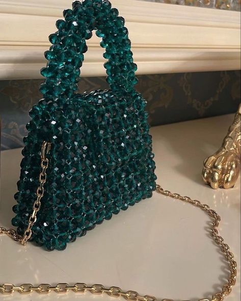 Totebag Aesthetic, Diy Earrings Easy, Beads Bag, Hand Beaded Bag, Aesthetic Bag, Diy Crochet Bag, Sac Diy, Crystal Bead Jewelry, Trendy Purses