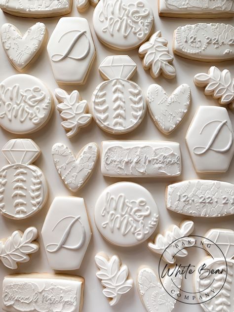 White On White Decorated Cookies, White And Silver Wedding Cookies, Wedding Decorative Cookies, White On White Wedding Cookies, Black And White Wedding Cookies Decorated, Minimalist Wedding Cookies, White Wedding Cookies Decorated, Wedding Iced Cookies, White And Gold Wedding Cookies