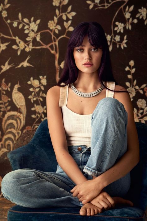 Ella purnell Ella Purnell, Grunge Hair, Brunette Hair, Estilo Boho, Purple Hair, Vanity Fair, Hairstyles With Bangs, Celebrities Female, New Hair