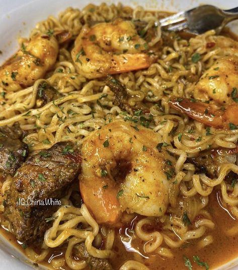 Shrimp Ramen Noodle Recipes, Steak Ramen, Chitterlings Recipe, Seafood Ramen, Shrimp Ramen, Shrimp Alfredo Recipe, Wonton Noodle Soup, Wonton Noodles, Noodles Recipes