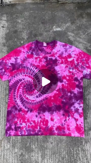 Jacquard Products on Instagram: "Continuously blown away by @rmr_dyes’s impeccable folding and tying technique 🤯 and just can’t get enough of the tie dyes he makes with Jacquard’s Procion MX dyes 🤩  #jacquardproducts #jacquarddyes #jacquardprociondye #prociondye #fiberreactivedye #rmrdyes #tiedye #tiedyeph #tiedyeisart #tiedyelove #tiedyegallery #tiedyemadness #trippy #psychedelic #trippyartist #1of1 #bolinaopangasinan" Heart Tie Dye Patterns, Crumble Tie Dye Techniques, Tye Dye Patterns How To Fold, Tie Dye Inspo Aesthetic, How To Tie Dye Shirts Step By Step, How To Tie Dye Shirts, Tie Dye Folds, Tie Dye Shirt Ideas, Tye Dye Ideas