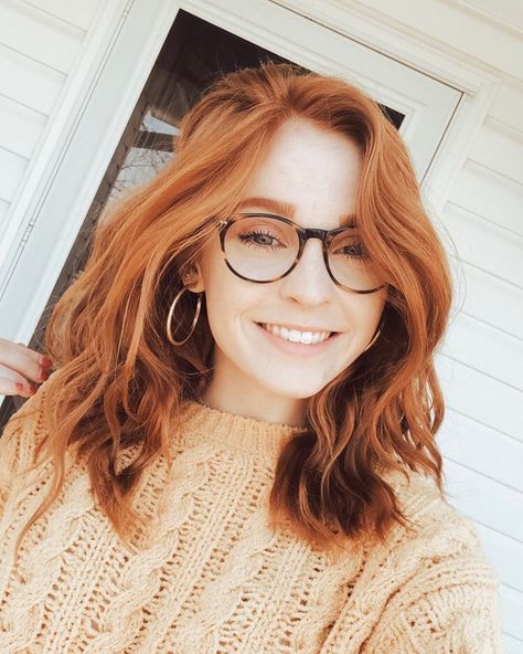 Glasses On Redheads, Glasses For Redheads, Red Head With Glasses, Natural Green Eyes, Red Hair And Glasses, Christmas Therapy, Glasses Ideas, Fake Glasses, Red Hair Woman