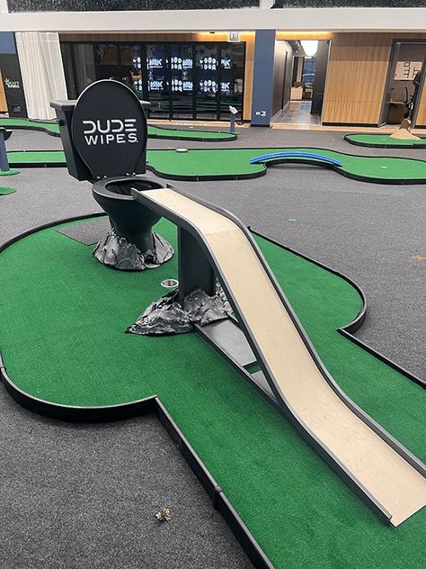 Mini Golf Holes Ideas, Mini Golf Ideas, Backyard Mini Golf Course, Backyard Mini Golf, Diy Mini Golf, Indoor Putt Putt, Mini Golf Party, Outdoor Mini Golf, Minature Golf