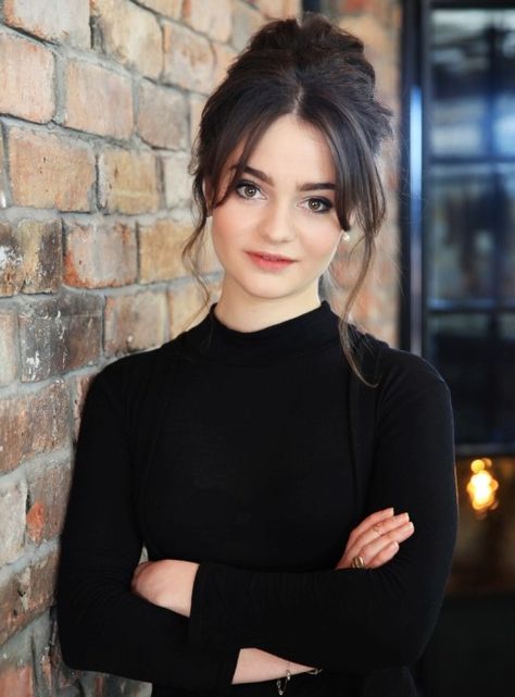 gorgeous Aisling Franciosi is perfectly cast as Lyanna Stark Black Irish Women, Aisling Franciosi, Lyanna Stark, Fire And Blood, Irish Women, Blackpool, Beautiful Woman, Dark Hair, Beautiful Hair