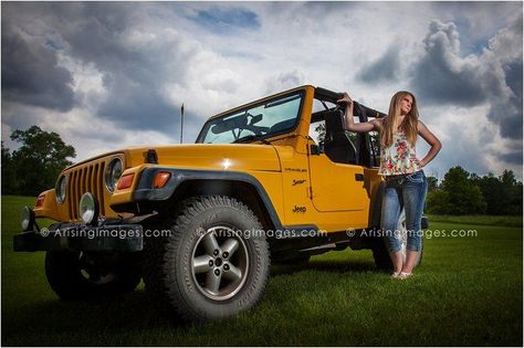 Jeep Photography, Jeep Photoshoot, Photoshoot Unique, Jeep Pictures, Graduation Photo Ideas, Jeep Wrangler Girl, Yellow Jeep, Jeep Baby, Jeep Trails