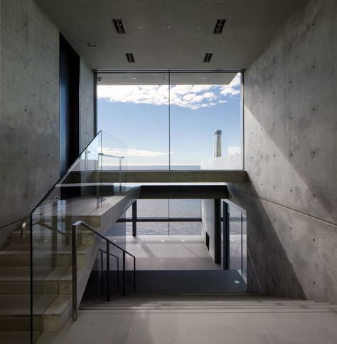 Ye strips Tadao Ando beach house in Malibu back to its structure Kanye House, Kanye West House, Simple Beach House, House In Malibu, Beach Houses Architecture, Malibu Home, Concrete Houses, House On Stilts, American Houses