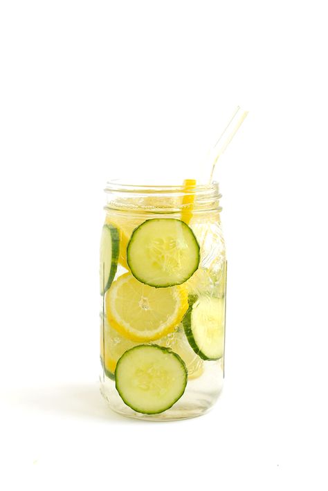 Cucumber Water Benefits, Cucumber Infused Water, Lemon Infused Water, Cucumber Lemon Water, Cucumber Detox Water, Fruit Infused Water Recipes, Lemon Cucumber, Cucumber Water, Infused Water Recipes