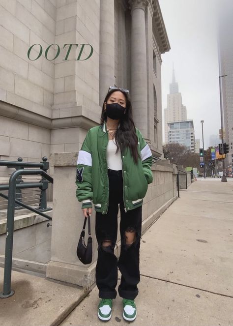 check out @hope.ceee on intsa!! Green Varsity Jacket Outfit, Sara Core, Varsity Outfit, Baseball Jacket Outfit, Green Varsity Jacket, Styling Jackets, Varsity Jacket Outfit, Varsity Jacket Women, Famous Outfits