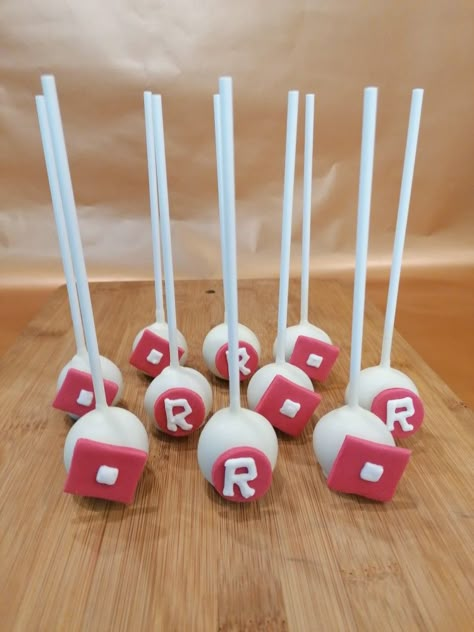 Roblox Cakepops, Roblox Cake Pops, Mini Golf Birthday Party, Bolo Da Hello Kitty, Roblox Birthday Party, Roblox Party, Roblox Cake, Roblox Birthday, Golf Birthday Party