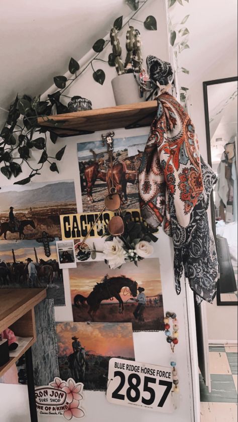 Rustic Country Room Ideas Bedrooms, Aesthetic Western Room Ideas, Barrel Racer Bedroom Ideas, Western Country Bedroom Ideas, Vintage Americana Bedroom Aesthetic, Western Horse Room Ideas, Morgan Wallen Room Ideas, Punchy Bedroom Ideas, Western Themed Room Ideas