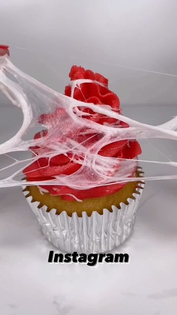 Rachel on Instagram: "Marshmallow webs 🕸🤪😂 . . If you know…. you know 😮😂 . . #cupcake #instagramvsreality #halloween #marshmallows #fail #cakedecorating #cakedbyrach" Halloween Marshmallows, Spiderweb Cupcakes, Cupcake Wars, Holiday Halloween, Marshmallows, Holidays Halloween, Halloween Treats, Spider Web, Cake Decorating