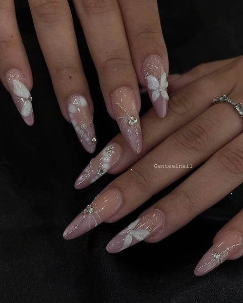 Diamond butterfly - Nails by Sophie 📍We’re located in Bloor West Village near Jane and Runnymede station 🚉 . . #GENTEELnailsalon #downtowntoronto #higparknails #Torontonailsalon #frenchtip #nails #halloweennails #nailart #nailsonfleek #gel #nailsr2inspire #birthdaynails #acrylicnails #freehandnailart #characterart #butterflynail #y2k #crystalnail #summernail #diamondnail #valentinenails #cateyenails #3dgel #chromenail #christmasnail 3d Butterfly Nails, Gold Butterfly Nails, Almond Nails Y2k, Almonds Nails, Butterfly Nails, Diamond Butterfly, Cat Eye Nails, Nails Almond, Butterfly Nail