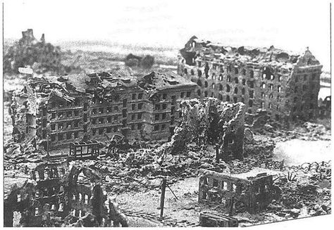 The Battle of Stalingrad is considered the most bloody battle of all time. It started in Aug 1942 and ended in Feb 1943 with the German surrender of the 6th Army. Over 850,000 Germans and 1.2 million Russians died. The battle was so bitter that by the end both sides had resorted to cannibalism. The Germans lost 1000 planes, 1500 tanks, 6000 artillery pieces, 6 months of war production. Over 90,000 Germans surrendered but only about 1500 made it home from Russian prisons ten years later. Ruined Buildings, Eastern Front Ww2, Battle Of Stalingrad, Photos Rares, Wwii Photos, German History, Red Square, Rare Pictures, European History