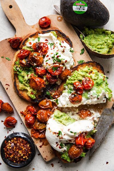 Create this stunning and flavorful gourmet avocado toast that will make breakfast or lunch feel like you are at a 5 start restaurant. Whip up this incredibly beautiful recipe today from The Produce Moms Tomatoes And Burrata, Halloween Headpiece, Avocado Recipes Dinner, Blistered Tomatoes, Toast Recipe Breakfast, Avocado Dishes, Toast Ideas, Healthy Toast, Avocado Toast Recipe