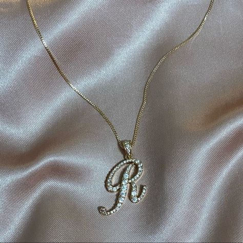 Diy Initial Necklace, R Initial Necklace, Quince Jewelry, R Necklace, R Initial, Letter Necklace Initials, Girly Bracelets, 18th Bday, Sparkly Accessories