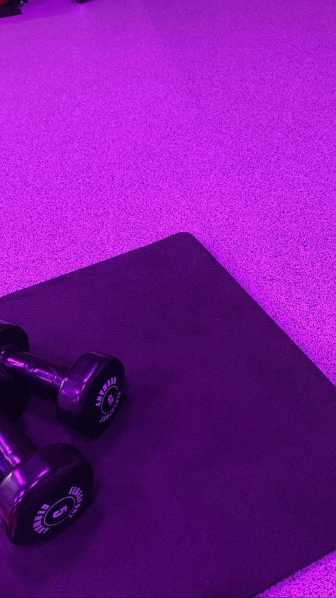 Purple Gym Aesthetic, Gym Aesthetic Women, Simple Home Gym, Fitness Backgrounds, Club Pilates, Workout Pics, Gym Wallpaper, Health Equipment, Gym Aesthetic