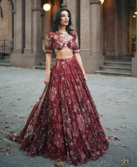 Latest Bridal Lehenga, Indian Outfits Lehenga, Wedding Lehenga Designs, Indian Bride Outfits, Lehenga Designs Simple, Traditional Indian Dress, Indian Dresses Traditional, Traditional Indian Outfits, Bridal Dress Fashion