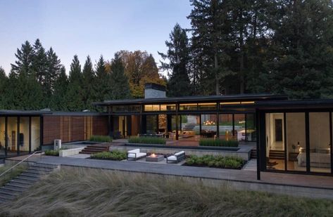 A breathtaking glass house in harmony with the wild woodlands of Oregon Modern House In Nature, Cranberry Farm, Modern Home Exterior, Retractable Glass Doors, Modern Glass House, Glass House Design, Whiskey Room, Antipolo, Glass Pavilion