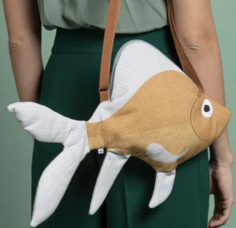 Quirky Purses, Fish Bags, Fish Purse, Aesthetic Purse, Fish Bag, Funny Bags, Diy Bags Patterns, Sewing School, Cute Fish