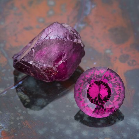 GIA’s Instagram photo: “A super spiral color-changing garnet. These pyrope garnets from Morogoro, Tanzania change color from purplish pink under incandescent light…” Pyrope Garnet, Incandescent Lighting, Every Color, Garnet Stone, Rocks And Gems, Pink Colour, Garnet Gemstone, A Group, Pink Color