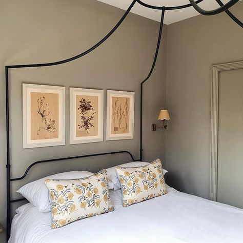 Kitesgrove on Instagram: “Today's #kitesgrovehomesweethome is Senior Designer, Clara Ewart's bedroom which is painted in one of our favourite @farrowandball colours,…” Hardwick White, Farrow And Ball Bedroom, Light Blue Paint Colors, Penny Morrison, Light Blue Paints, Farrow And Ball Paint, Blue Paint Colors, Farrow And Ball, Bedroom Paint Colors