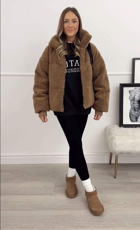 Teddy Fleece Outfit, Brown Teddy Jacket Outfit, Teddy Bear Coat Outfit, Teddy Jacket Outfit, Outfit With Uggs, Fleece Outfit, Cosy Outfit, Teddy Bear Coat, Bear Coat