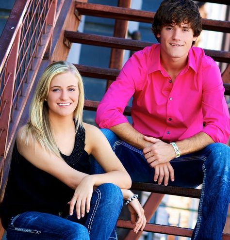 Senior Portrait / Photo / Picture Idea - Twins - Siblings - Brother and Sister Siblings Portraits, School Poses, Twin Senior Pictures, Sisters Photography Poses, Brother Sister Poses, Men's Poses, Brother Sister Photography, Brother Sister Pictures, Brother Sister Photos