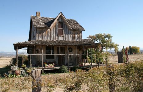 old farmhouses | Old Farmhouse Western Farmhouse Exterior, Old Western Style House, Old Western Farmhouse, Old West Ranch, Old Western House, Western Apocalypse, Western Houses Ranch Style, Western House Exterior, Wild West House