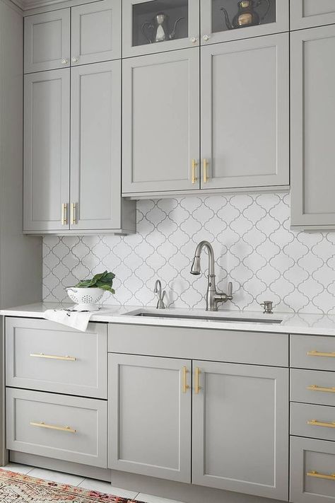 Dove Gray Kitchen Cabinets, Dove Gray Kitchen, White Backsplash Kitchen, Kitchen Cabinets Dark, Kitchen Cabinets White, Light Grey Kitchen Cabinets, Gray Kitchen Cabinets, Light Grey Kitchens, Серая Кухня