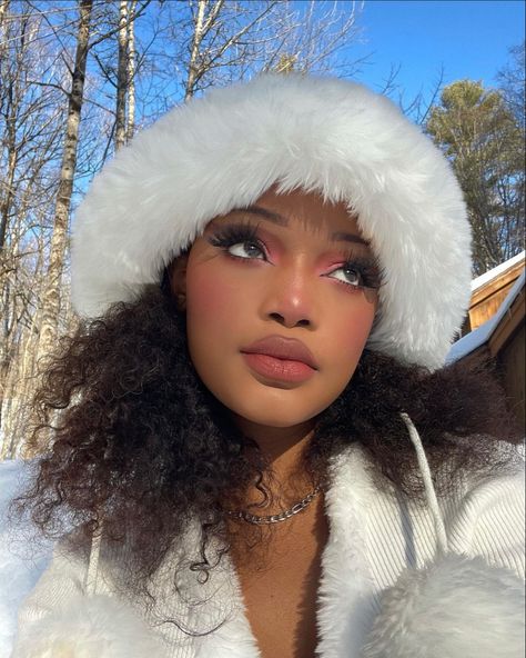 Winter Makeup Black Women, Im Cold Makeup Brown Skin, Poc Makeup Aesthetic, Y2k Frosty Makeup, Cold Girl Aesthetic Makeup, I’m Cold Makeup Winter, Snow Princess Makeup, Winter Makeup Aesthetic, Cold Girl Makeup Brown Girl