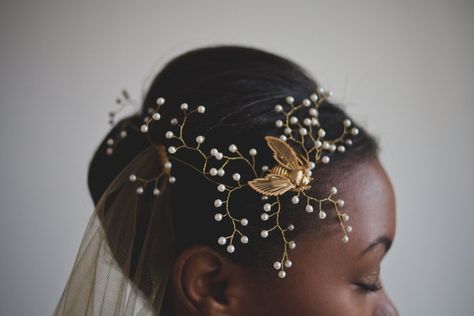 Etsy (@Etsy) | Twitter Bridal Vibes, Fancy Accessories, Bridesmaids Hair, Gold Hair Comb, Hair Grips, Black Queens, Simple Hair, Bridal Gloves, Bee Brooch