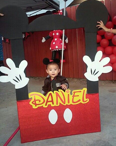 Mickey mouse Photo booth Mickey Mouse Photo Booth, Mickey Mouse Photo, Γενέθλια Mickey Mouse, Mickey Mouse Birthday Party Ideas, Mickey Mouse Birthday Decorations, Mickey 1st Birthdays, Mickey Mouse Themed Birthday Party, Fiesta Mickey Mouse, Mickey Mouse Photos