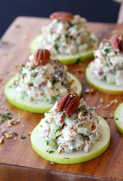 Chicken Salad Appetizer, Salad Apple, Horderves Appetizers, Low Carb Chicken Salad, Baby Shower Party Food, Pecan Chicken Salads, Chicken Apple, Pecan Chicken, Appetizer Salads