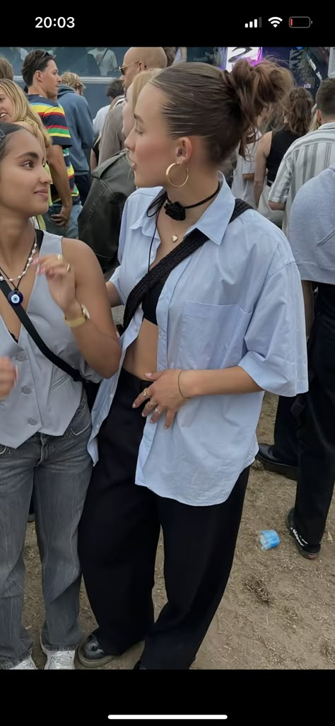 @irenehin Scandi Festival Outfit, Gen Z Festival Outfit, Festival Outfit Alternative, Minimal Festival Outfit, Festival Outfit Comfy, Baggy Concert Outfit, Festival Cold Weather Outfit, Relaxed Festival Outfit, Tomboy Festival Outfit