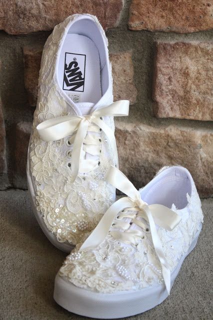 His, Hers and Ours DIY: WEDDING VANS Vans Wedding, Wedding Tennis Shoes, Diy Wedding Shoes, Wedding Vans, Boho Wedding Shoes, Vintage Summer Fashion, Wedding Sneakers, Diy Wedding Dress, Wedding Shoes Flats