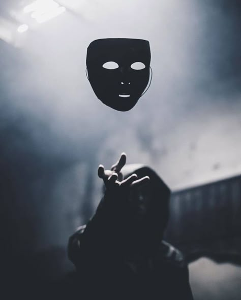 Who am I? Horror Vintage, Foto Art, Dark Photography, Inception, Image Hd, Writing Inspiration, 그림 그리기, A Mask, White Photography