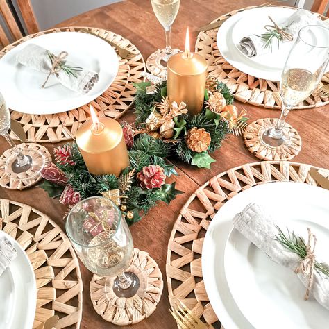 Seagrass Placemats, Wooden Plant Pots, Holiday Dining Table, Neutral Wall Decor, Rattan Table, Christmas Decor Inspiration, Flower Pot Holder, Christmas Food Dinner, Themed Christmas