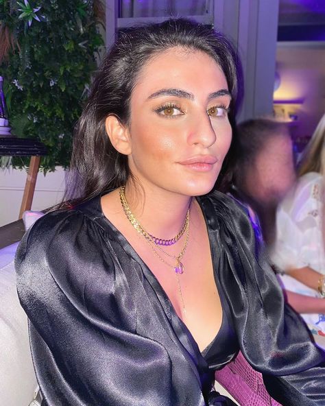 Yasmina Awad on Instagram: “lebanese girl 👾” Faraya Lebanon, Lebanon Beauty, Lebanon Girls, Namoura Lebanese, Lebanese Hot Mezza, Lebanese Girls, Lebanese Women, Actresses, Makeup