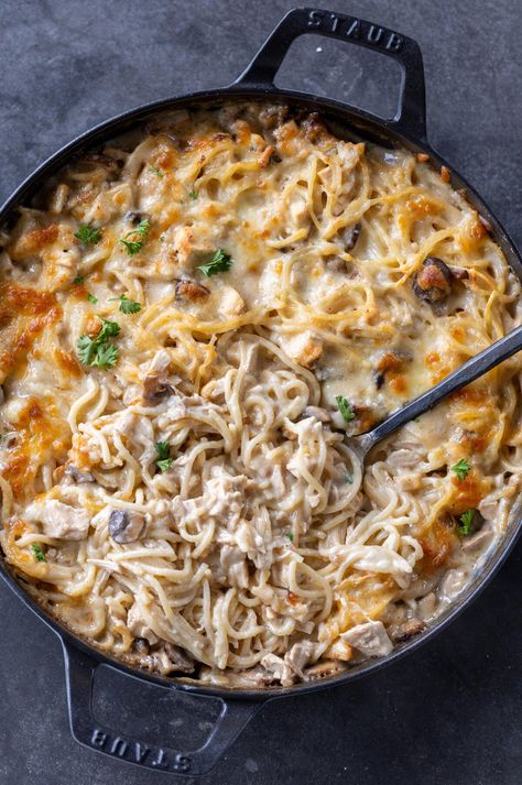 Easy Turkey Tetrazzini Recipe - Momsdish Easy Turkey Tetrazinni, Turkey Terrizinni, Turkey Tretazzini Recipe, Turketti Recipe, Easy Turkey Tetrazzini Recipe, Tetrazzini Turkey, Turkey Tettrazini, Turkey Tetrazini, Turkey Tetrazzini Recipe Easy