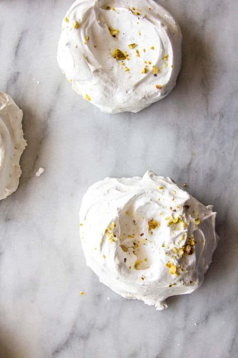 Small Batch Meringue Cookies, Forgotten Cookies, Meringue Cookie, Nigella Lawson Recipes, Awesome Desserts, Meringue Desserts, Meringue Recipe, Pavlova Recipe, Meringue Cookies