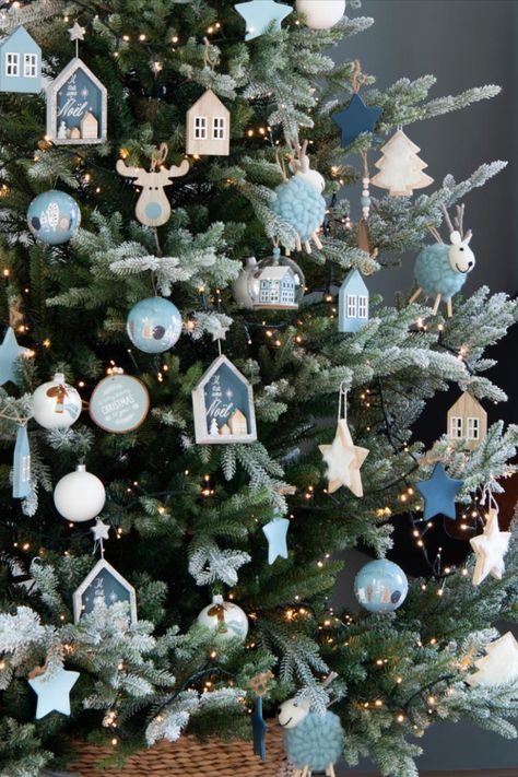 Blue And Wood Christmas Tree, Blue Christmas Inspiration, Baby Blue Christmas Tree Decorations, Scandi Christmas Tree Decorations, Christmas Decor Ideas Blue And White, Blue And White Christmas Tree Decor, Christmas Tree Wooden Decorations, Christmas Blue Decorations, Christmas Tree Blue Decorations