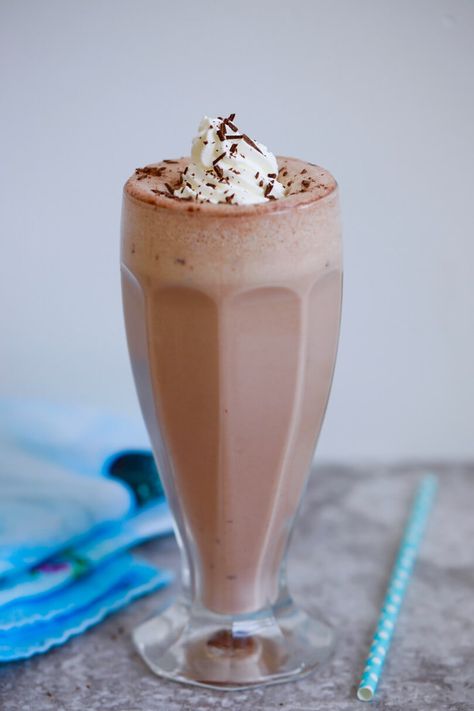 Frozen Hot Chocolate Milkshake - this Milkshake is perfect to whip up for parties or sleep overs. They are definitely crowd pleasers. Ice Cream Desserts Easy, Hot Chocolate Milkshake, Milkshake Flavors, Oatmeal Granola Bars, Layered Dessert Recipes, Easy Desserts For Kids, Gemma Stafford, Best Ice Cream Maker, Homemade Milkshake