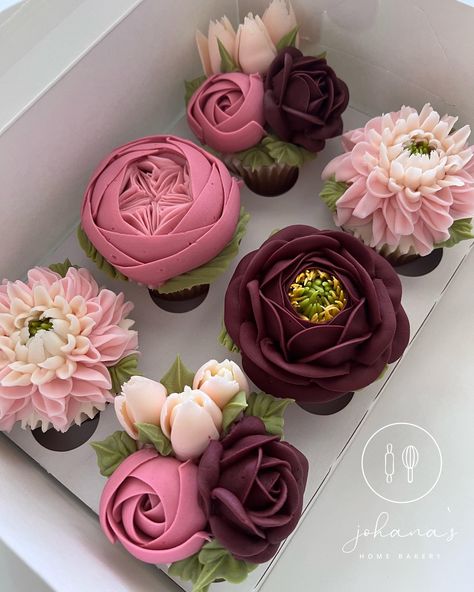 Burgundy and mauve birthday... - Johana's Home Bakery, LLC Navy And Burgundy Cupcakes, Burgundy And Gold Cupcakes, Burgundy Cupcakes With Gold, Burgundy Cupcakes, Burgundy And Pink Cupcakes, Chocolate Cupcakes Purple Frosting, Cupcakes Birthday, Cupcake Decoration, Floral Cupcakes