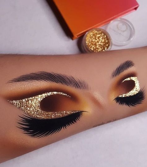 Miranda D (@miranda_rae_xo) • Instagram photos and videos Eyeshadows Ideas, Snake Makeup, Makeup Artist Names, Miranda Rae, Goddess Makeup, Birthday Makeup Looks, Makeup Things, Hand Makeup, Dramatic Eye Makeup