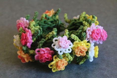 Rainbow Loom Chrysanthemum Bracelet Loom Bands Instructions, Loom Bands Designs, Loom Flowers, Loom Bands Tutorial, Loom Band Patterns, Fun Loom, Loom Love, Rainbow Loom Tutorials, Loom Band Bracelets