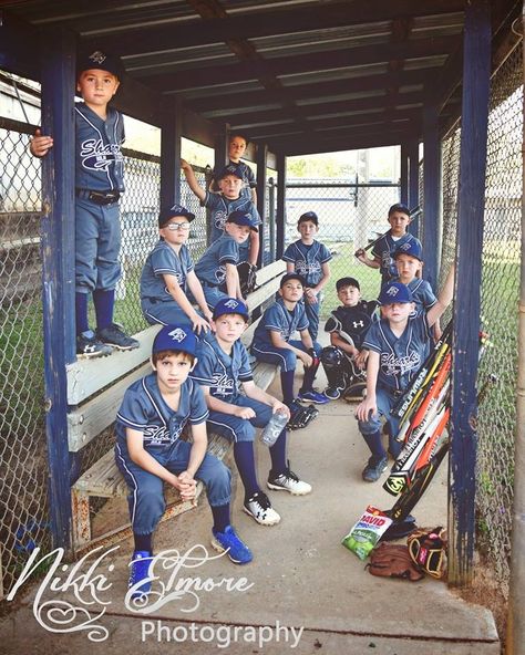 Baseball Brothers Pictures, Fun Baseball Pictures, Team Tball Pictures, Dugout Pictures Photo Ideas, Tball Team Pictures, Softball Dugout Pictures, Softball Team Picture Ideas, Tee Ball Pictures, How To Take Baseball Pictures