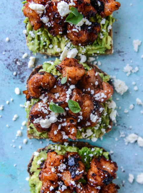 Toast Aperitif, Toast Pizza, Avo Toast, Bbq Shrimp, Avocado Toast Recipe, Toast Toppings, Breakfast Toast, Think Food, Avocado Recipes