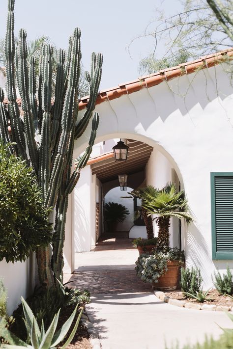 Flashing back to our stay at Ojai Valley Inn & Spa.  Just looking at these photos makes me yearn for... Ojai Valley Inn And Spa, Spanish Exterior, Ojai Valley Inn, Ojai Valley, Spanish Architecture, Spanish Style Home, Casas Coloniales, Hacienda Style, Spanish Style Homes