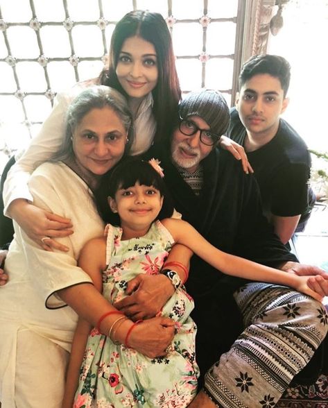 Aishwarya with Bachchan family and Shweta Bachchan Nanda's son Agastya (I have always been jealous of Mr. Bachchan for having such a beautiful wife. You should see her younger pics. Very sweet innocent cute face.) Bachchan Family, Jaya Bachchan, ऐश्वर्या राय, Deepika Ranveer, Bollywood Pictures, Bollywood Photos, Bollywood Couples, Celebrity Families, Aishwarya Rai Bachchan